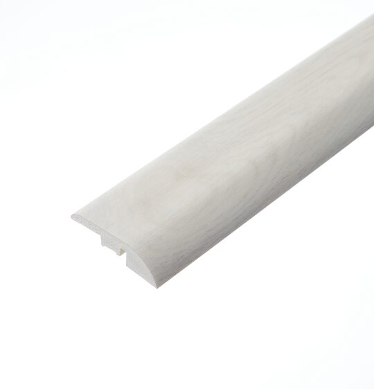 Bishops White Ramp Profile: An image of the Bishops White ramp profile. The piece features a bright white finish and is designed to facilitate a smooth transition between different floor heights, ensuring safety and aesthetics.